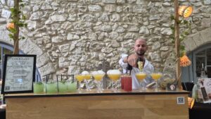 By Nico servant 3 types de cocktails en prestation