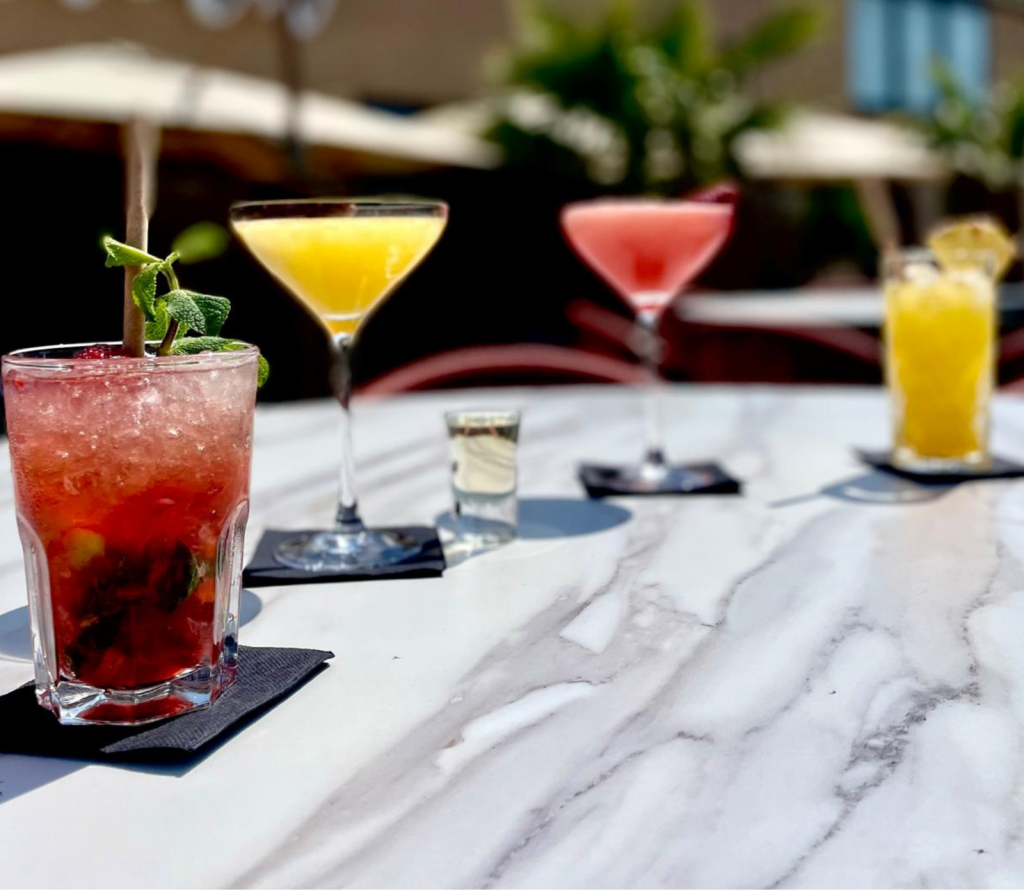 Création de cocktails pour une soirée dans un restaurant